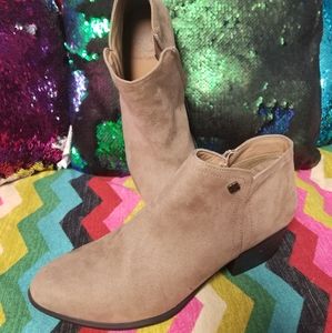 Daisy Fuentes Ankle Boots size 8